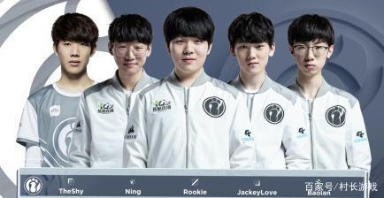 突显了他的 突显了他的