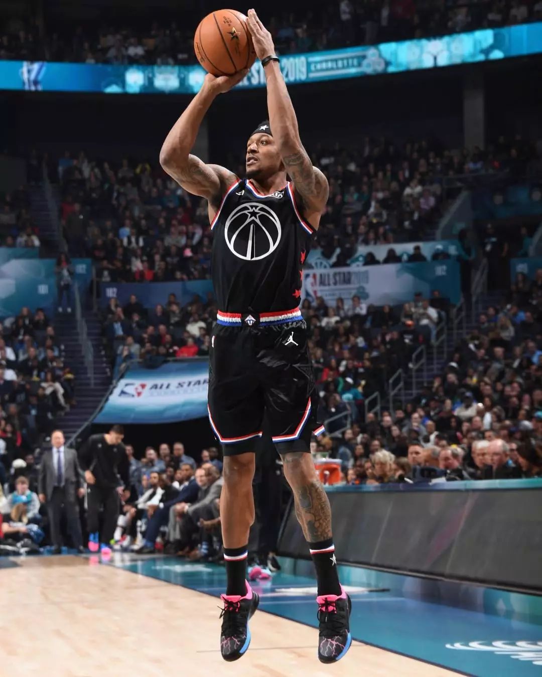 员接受采访 员接受采访